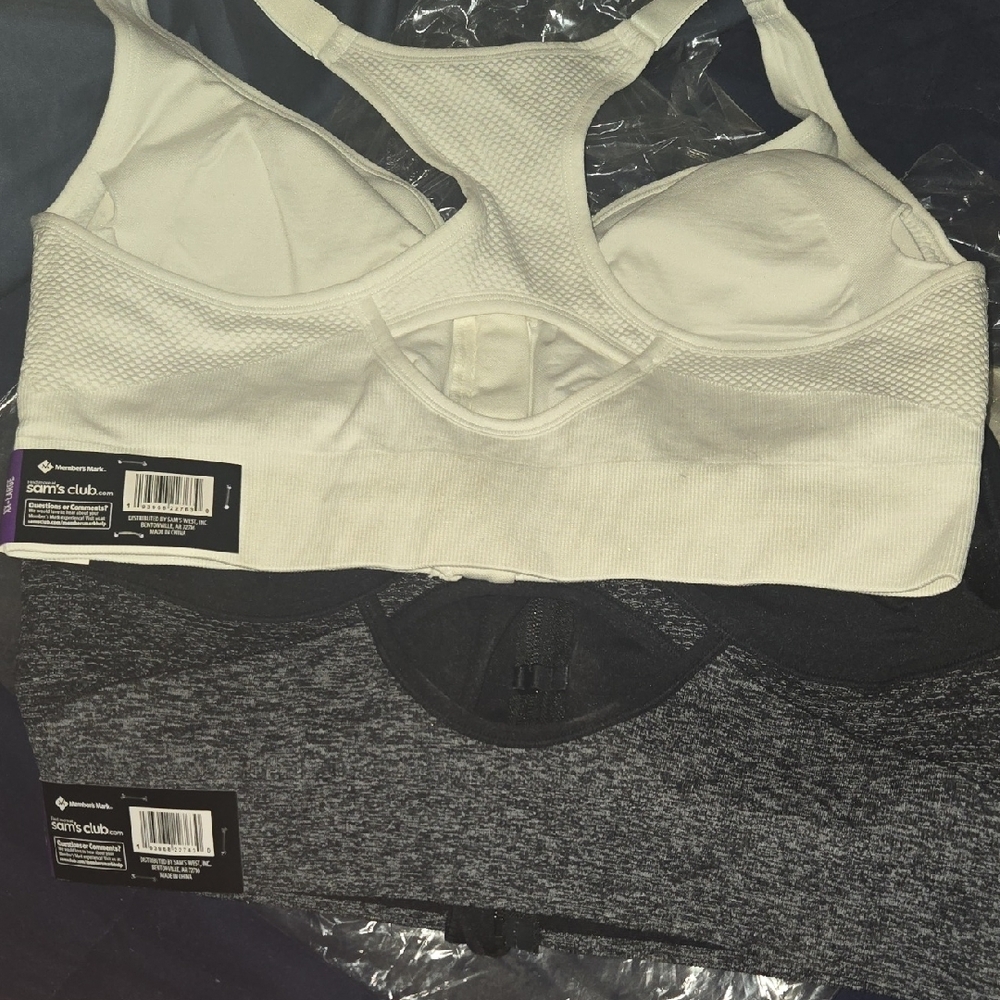 Zipper Front Black and White Sports Bras - Picture 4 of 7